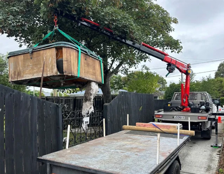 small hiab lifting spa pool